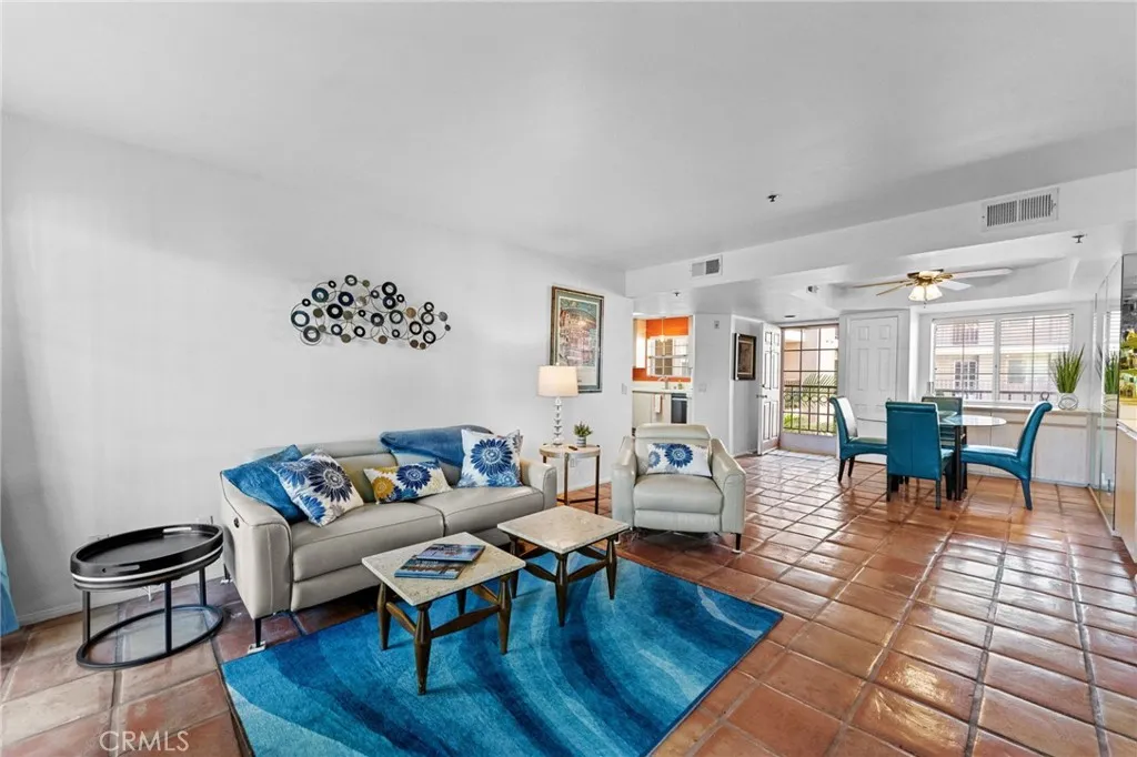 801 Pine Avenue 304, Long Beach, California 90813 home-pic-11